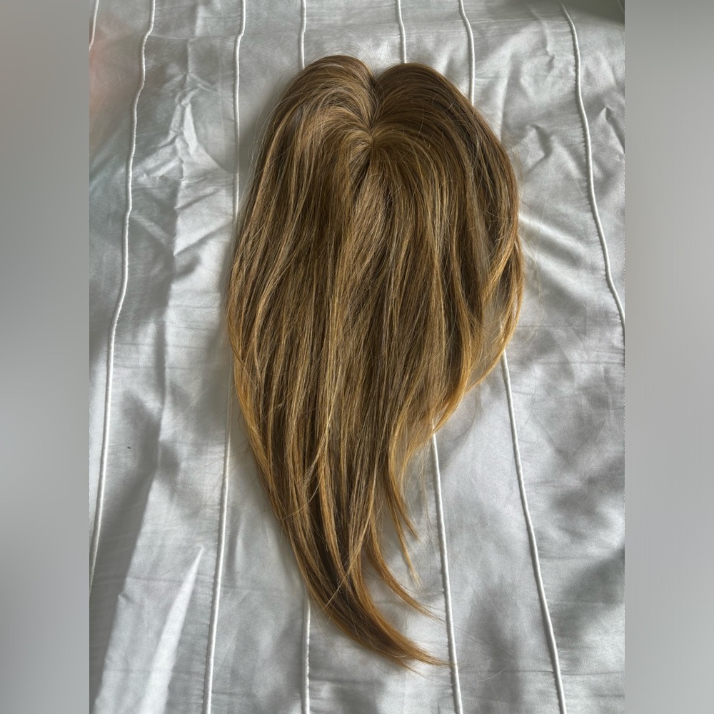 Heat friendly synthetic hair topper